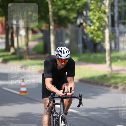 10.08.2025 - GEWOBA Citytriathlon Bremen Yannick Fuchs http://msf.ph/oto/8546132 10.08.2025 12:06:37 Radfahren 580, 613, 634, 658, 714 meine-sportfotos.de