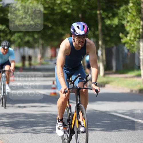 10.08.2025 - GEWOBA Citytriathlon Bremen Yannick Fuchs http://msf.ph/oto/8546247 10.08.2025 13:01:36 Radfahren 608, 663, 703, 716, 754, 800, 816, 819, 828, 851 meine-sportfotos.de