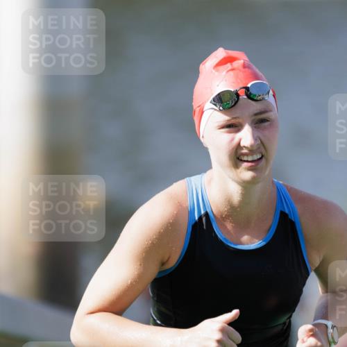 10.08.2025 - GEWOBA Citytriathlon Bremen H.Heesch http://msf.ph/oto/8546269 10.08.2025 10:16:51 Schwimmen 424, 459 meine-sportfotos.de