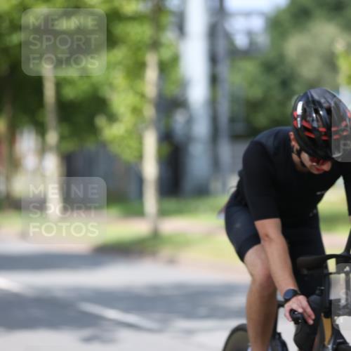 10.08.2025 - GEWOBA Citytriathlon Bremen Yannick Fuchs http://msf.ph/oto/8546272 10.08.2025 12:07:32 Radfahren 559, 650, 693, 705, 706, 721, 740, 786, 815, 831 meine-sportfotos.de