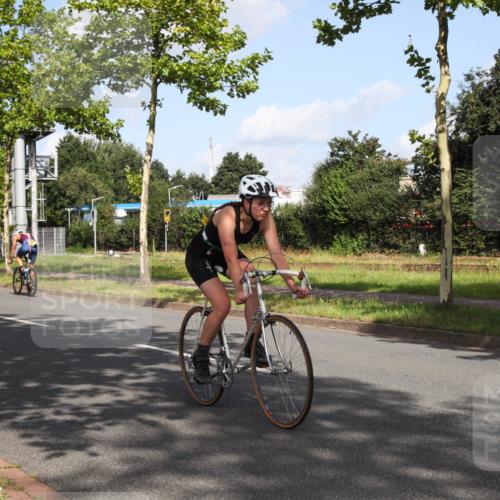 10.08.2025 - GEWOBA Citytriathlon Bremen Yannick Fuchs http://msf.ph/oto/8546286 10.08.2025 10:39:10 Radfahren 35, 107, 111, 113, 165, 215, 417, 472, 481, 498, 499 meine-sportfotos.de
