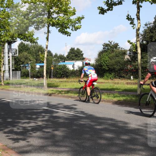 10.08.2025 - GEWOBA Citytriathlon Bremen Yannick Fuchs http://msf.ph/oto/8546301 10.08.2025 10:39:15 Radfahren 35, 107, 111, 113, 165, 215, 233, 440, 472, 481, 499 meine-sportfotos.de