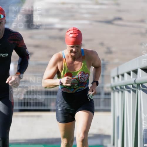 10.08.2025 - GEWOBA Citytriathlon Bremen H.Heesch http://msf.ph/oto/8546302 10.08.2025 10:16:56 Schwimmen 424, 459, 494 meine-sportfotos.de