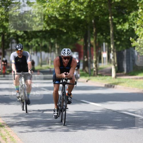 10.08.2025 - GEWOBA Citytriathlon Bremen Yannick Fuchs http://msf.ph/oto/8546308 10.08.2025 13:01:39 Radfahren 608, 663, 703, 716, 754, 800, 816, 819, 828, 851, 923 meine-sportfotos.de