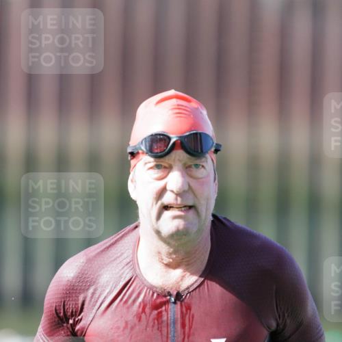 10.08.2025 - GEWOBA Citytriathlon Bremen H.Heesch http://msf.ph/oto/8546402 10.08.2025 10:17:59 Schwimmen 387, 433, 509, 510 meine-sportfotos.de