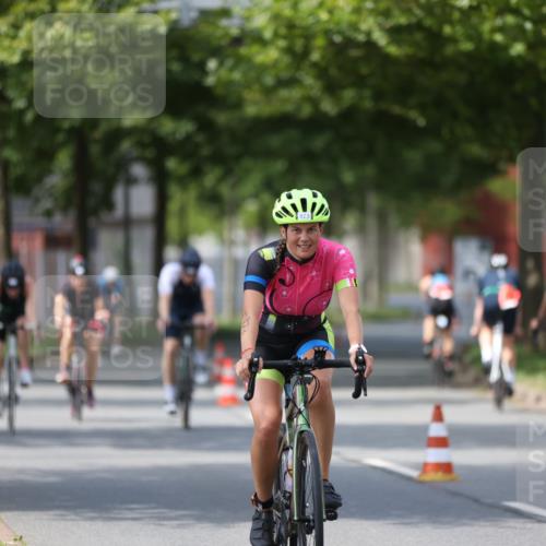 10.08.2025 - GEWOBA Citytriathlon Bremen Yannick Fuchs http://msf.ph/oto/8546472 10.08.2025 13:01:52 Radfahren 586, 703, 754, 819, 828, 842, 851, 923, 953, 964, 1011 meine-sportfotos.de