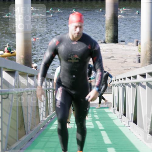 10.08.2025 - GEWOBA Citytriathlon Bremen H.Heesch http://msf.ph/oto/8546512 10.08.2025 10:18:25 Schwimmen 354, 386, 407, 414, 423, 471, 508 meine-sportfotos.de