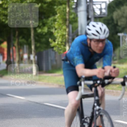 10.08.2025 - GEWOBA Citytriathlon Bremen Yannick Fuchs http://msf.ph/oto/8546561 10.08.2025 13:01:58 Radfahren 586, 703, 731, 828, 842, 923, 953, 964, 1011 meine-sportfotos.de