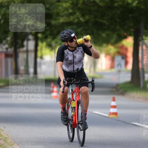 10.08.2025 - GEWOBA Citytriathlon Bremen Yannick Fuchs http://msf.ph/oto/8546592 10.08.2025 13:02:08 Radfahren 586, 731, 842, 964, 1011 meine-sportfotos.de