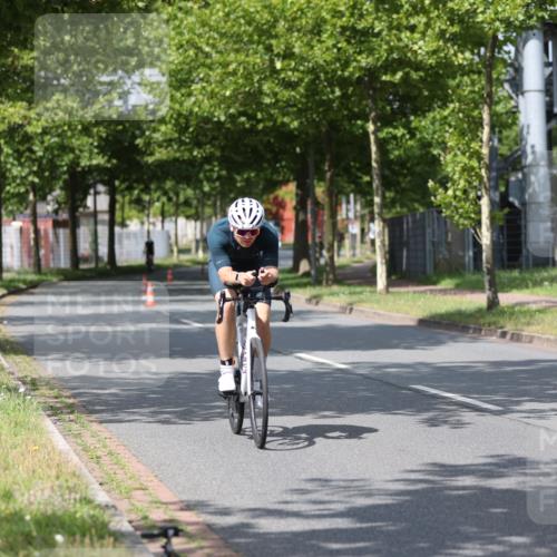 10.08.2025 - GEWOBA Citytriathlon Bremen Yannick Fuchs http://msf.ph/oto/8546651 10.08.2025 12:08:17 Radfahren 595, 661 meine-sportfotos.de