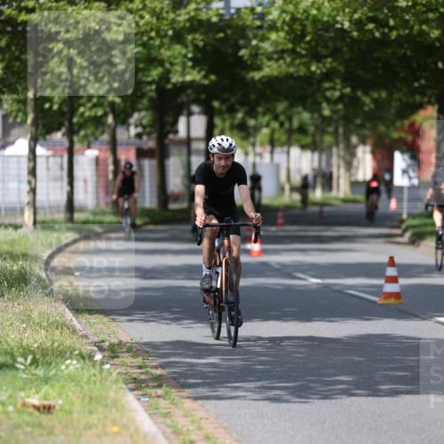 10.08.2025 - GEWOBA Citytriathlon Bremen Yannick Fuchs http://msf.ph/oto/8546684 10.08.2025 12:08:24 Radfahren 595, 597, 603, 661, 672, 737 meine-sportfotos.de