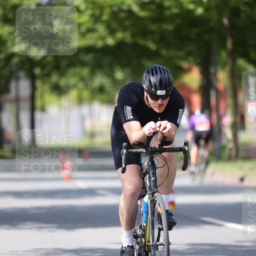 10.08.2025 - GEWOBA Citytriathlon Bremen Yannick Fuchs http://msf.ph/oto/8546686 10.08.2025 13:02:27 Radfahren 607, 647, 771, 955 meine-sportfotos.de