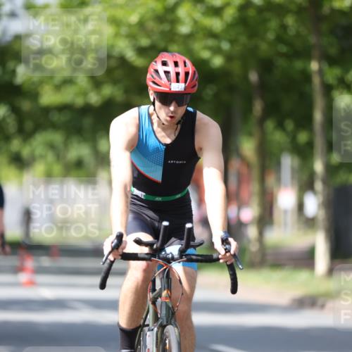 10.08.2025 - GEWOBA Citytriathlon Bremen Yannick Fuchs http://msf.ph/oto/8546725 10.08.2025 13:02:39 Radfahren 607, 647, 661, 712, 911, 955 meine-sportfotos.de