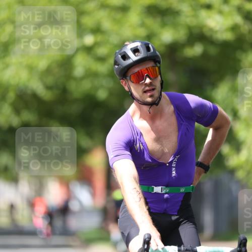 10.08.2025 - GEWOBA Citytriathlon Bremen Yannick Fuchs http://msf.ph/oto/8546863 10.08.2025 13:03:08 Radfahren 651, 668, 693, 748, 898, 945, 1020 meine-sportfotos.de