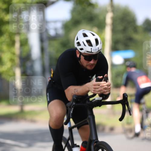 10.08.2025 - GEWOBA Citytriathlon Bremen Yannick Fuchs http://msf.ph/oto/8546910 10.08.2025 12:08:53 Radfahren 619, 677, 684, 727, 850, 883 meine-sportfotos.de