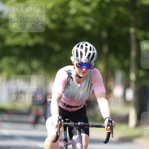 10.08.2025 - GEWOBA Citytriathlon Bremen Yannick Fuchs http://msf.ph/oto/8546971 10.08.2025 13:03:24 Radfahren 633, 651, 727, 748, 898, 925, 954 meine-sportfotos.de