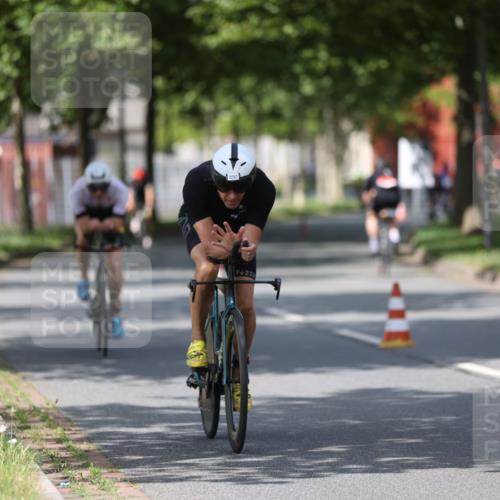 10.08.2025 - GEWOBA Citytriathlon Bremen Yannick Fuchs http://msf.ph/oto/8546979 10.08.2025 12:09:13 Radfahren 727, 731, 779, 837, 871, 880, 890, 896 meine-sportfotos.de