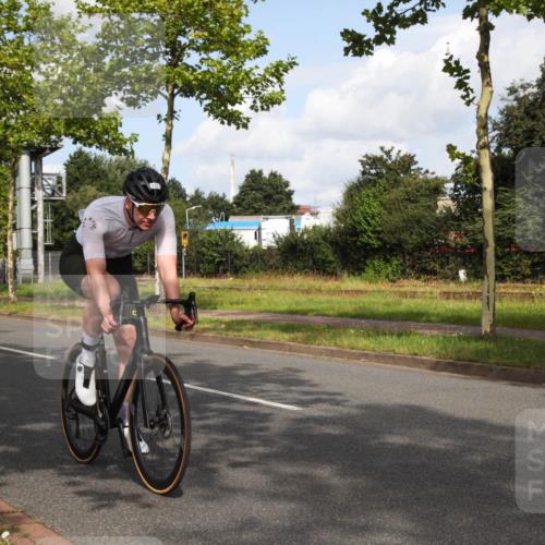 10.08.2025 - GEWOBA Citytriathlon Bremen Yannick Fuchs http://msf.ph/oto/8546991 10.08.2025 10:49:12 Radfahren 81, 105, 151, 213, 245, 387, 407, 420, 430 meine-sportfotos.de