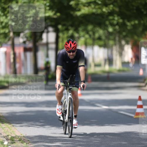 10.08.2025 - GEWOBA Citytriathlon Bremen Yannick Fuchs http://msf.ph/oto/8547018 10.08.2025 12:09:19 Radfahren 611, 633, 731, 779, 814, 837, 871, 880, 890, 896 meine-sportfotos.de