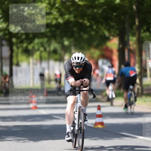 10.08.2025 - GEWOBA Citytriathlon Bremen Yannick Fuchs http://msf.ph/oto/8547021 10.08.2025 13:03:45 Radfahren 574, 676, 753, 812, 823, 908, 925, 965, 1007 meine-sportfotos.de