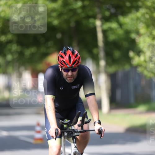 10.08.2025 - GEWOBA Citytriathlon Bremen Yannick Fuchs http://msf.ph/oto/8547033 10.08.2025 12:09:19 Radfahren 611, 633, 731, 779, 814, 837, 871, 880, 890, 896 meine-sportfotos.de