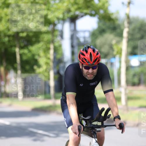 10.08.2025 - GEWOBA Citytriathlon Bremen Yannick Fuchs http://msf.ph/oto/8547043 10.08.2025 12:09:20 Radfahren 611, 633, 731, 779, 814, 837, 871, 880, 890, 896 meine-sportfotos.de