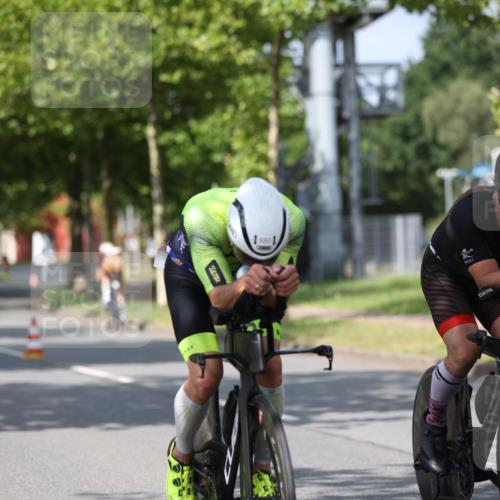 10.08.2025 - GEWOBA Citytriathlon Bremen Yannick Fuchs http://msf.ph/oto/8547073 10.08.2025 12:09:25 Radfahren 611, 633, 674, 779, 814, 837, 871, 880, 890, 896 meine-sportfotos.de
