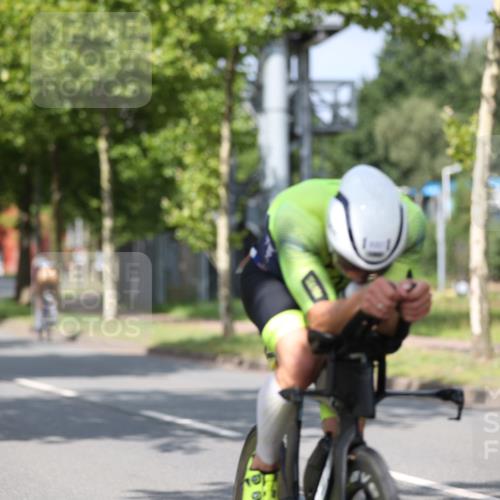 10.08.2025 - GEWOBA Citytriathlon Bremen Yannick Fuchs http://msf.ph/oto/8547075 10.08.2025 12:09:25 Radfahren 611, 633, 674, 779, 814, 837, 871, 880, 890, 896 meine-sportfotos.de