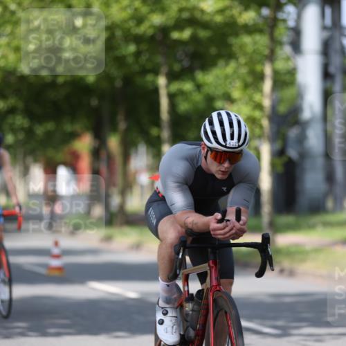 10.08.2025 - GEWOBA Citytriathlon Bremen Yannick Fuchs http://msf.ph/oto/8547099 10.08.2025 12:09:26 Radfahren 611, 633, 674, 779, 814, 837, 880, 890, 896 meine-sportfotos.de
