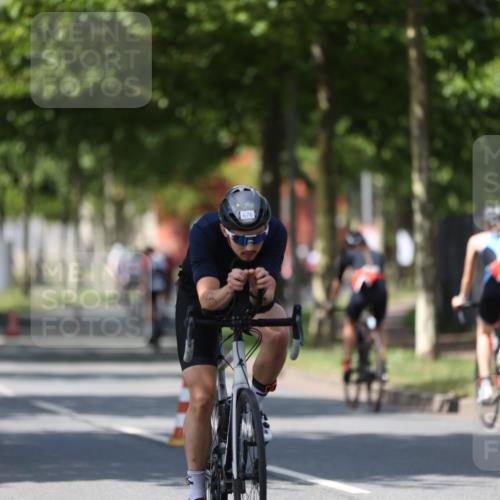 10.08.2025 - GEWOBA Citytriathlon Bremen Yannick Fuchs http://msf.ph/oto/8547101 10.08.2025 13:03:53 Radfahren 574, 576, 676, 685, 753, 812, 823, 908, 965, 1007 meine-sportfotos.de