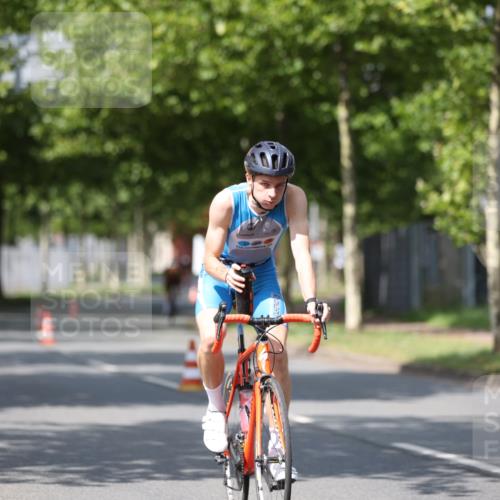 10.08.2025 - GEWOBA Citytriathlon Bremen Yannick Fuchs http://msf.ph/oto/8547103 10.08.2025 12:09:27 Radfahren 611, 633, 674, 814, 837, 880, 890, 896 meine-sportfotos.de