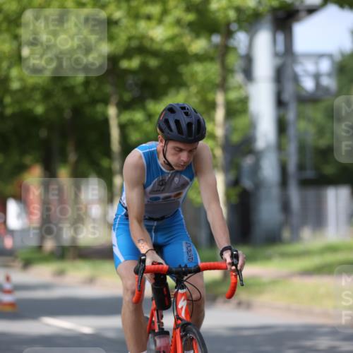 10.08.2025 - GEWOBA Citytriathlon Bremen Yannick Fuchs http://msf.ph/oto/8547111 10.08.2025 12:09:27 Radfahren 611, 633, 674, 814, 837, 880, 890, 896 meine-sportfotos.de