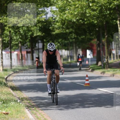 10.08.2025 - GEWOBA Citytriathlon Bremen Yannick Fuchs http://msf.ph/oto/8547132 10.08.2025 12:09:34 Radfahren 611, 633, 674, 703, 814, 880 meine-sportfotos.de