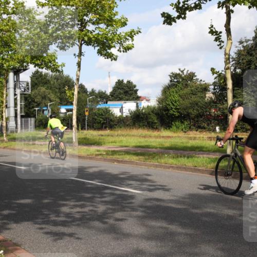 10.08.2025 - GEWOBA Citytriathlon Bremen Yannick Fuchs http://msf.ph/oto/8547213 10.08.2025 10:52:19 Radfahren 137, 349, 354, 355, 390, 392, 394, 479 meine-sportfotos.de