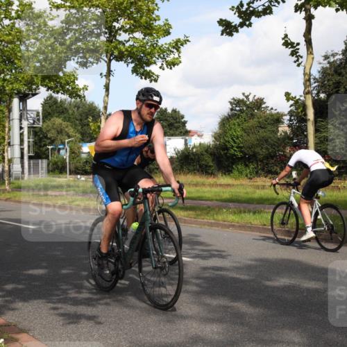 10.08.2025 - GEWOBA Citytriathlon Bremen Yannick Fuchs http://msf.ph/oto/8547288 10.08.2025 10:53:11 Radfahren 29, 225, 350, 358, 379, 380, 382, 404, 413, 448, 502 meine-sportfotos.de