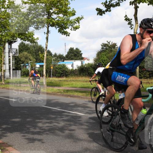 10.08.2025 - GEWOBA Citytriathlon Bremen Yannick Fuchs http://msf.ph/oto/8547291 10.08.2025 10:53:12 Radfahren 29, 225, 350, 358, 379, 380, 382, 404, 448, 502 meine-sportfotos.de
