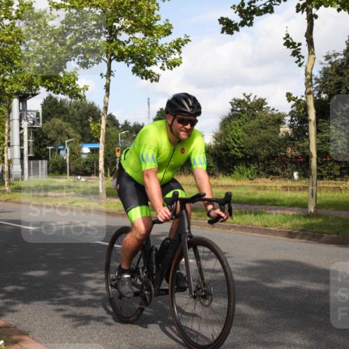 10.08.2025 - GEWOBA Citytriathlon Bremen Yannick Fuchs http://msf.ph/oto/8547302 10.08.2025 10:53:14 Radfahren 29, 225, 350, 358, 379, 380, 382, 404, 448, 502 meine-sportfotos.de