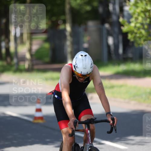 10.08.2025 - GEWOBA Citytriathlon Bremen Yannick Fuchs http://msf.ph/oto/8547356 10.08.2025 13:05:13 Radfahren 587, 590, 622, 641, 645, 745, 884, 916, 928, 943, 958, 1010 meine-sportfotos.de