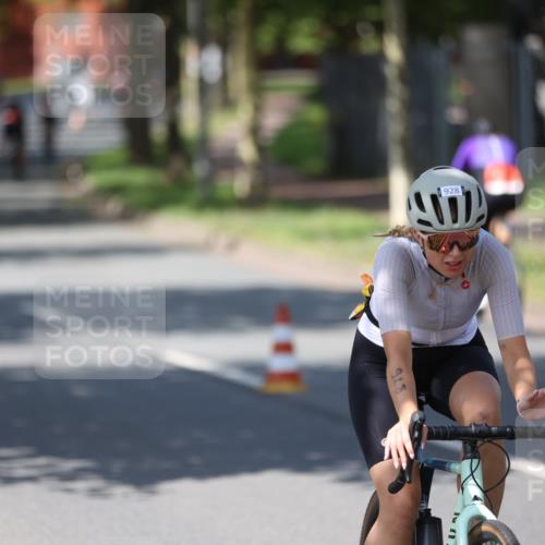 10.08.2025 - GEWOBA Citytriathlon Bremen Yannick Fuchs http://msf.ph/oto/8547368 10.08.2025 13:05:14 Radfahren 587, 622, 641, 645, 745, 884, 916, 928, 943, 958, 1010 meine-sportfotos.de