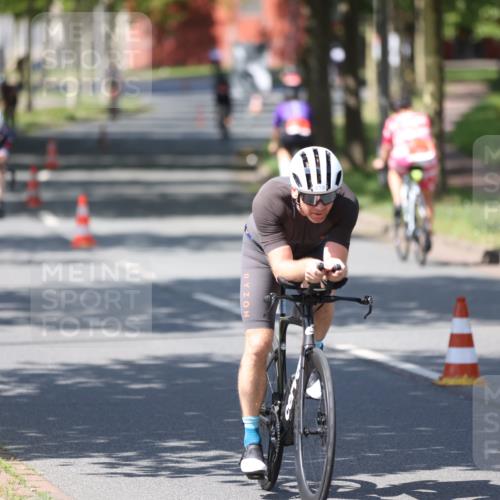 10.08.2025 - GEWOBA Citytriathlon Bremen Yannick Fuchs http://msf.ph/oto/8547392 10.08.2025 13:05:16 Radfahren 587, 622, 641, 645, 659, 884, 916, 928, 943, 958, 1010 meine-sportfotos.de