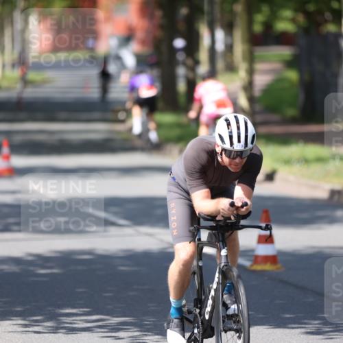 10.08.2025 - GEWOBA Citytriathlon Bremen Yannick Fuchs http://msf.ph/oto/8547395 10.08.2025 13:05:17 Radfahren 587, 622, 641, 645, 659, 884, 916, 928, 943, 958, 1010 meine-sportfotos.de