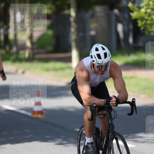 10.08.2025 - GEWOBA Citytriathlon Bremen Yannick Fuchs http://msf.ph/oto/8547421 10.08.2025 13:05:19 Radfahren 587, 622, 641, 659, 884, 916, 928, 943, 958, 1010 meine-sportfotos.de