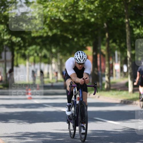 10.08.2025 - GEWOBA Citytriathlon Bremen Yannick Fuchs http://msf.ph/oto/8547490 10.08.2025 13:05:47 Radfahren 573, 615, 616, 627, 630, 746, 767, 793, 809, 857, 876, 897, 981 meine-sportfotos.de