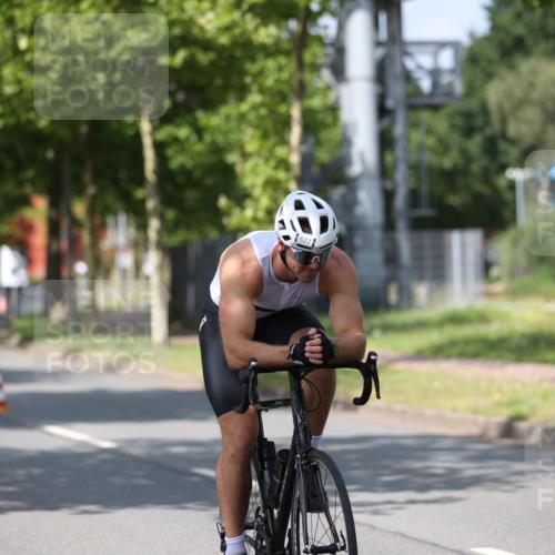 10.08.2025 - GEWOBA Citytriathlon Bremen Yannick Fuchs http://msf.ph/oto/8547498 10.08.2025 12:10:45 Radfahren 573, 622, 629, 644, 651, 656, 659, 685, 712, 716, 722, 730, 748, 755, 819, 898, 1014 meine-sportfotos.de