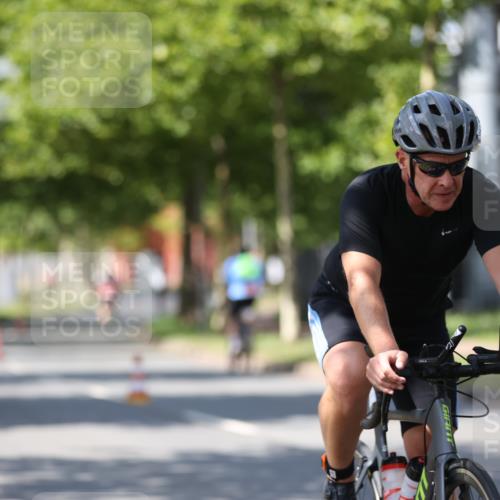 10.08.2025 - GEWOBA Citytriathlon Bremen Yannick Fuchs http://msf.ph/oto/8547506 10.08.2025 13:05:53 Radfahren 573, 616, 630, 746, 767, 793, 857, 948, 981 meine-sportfotos.de