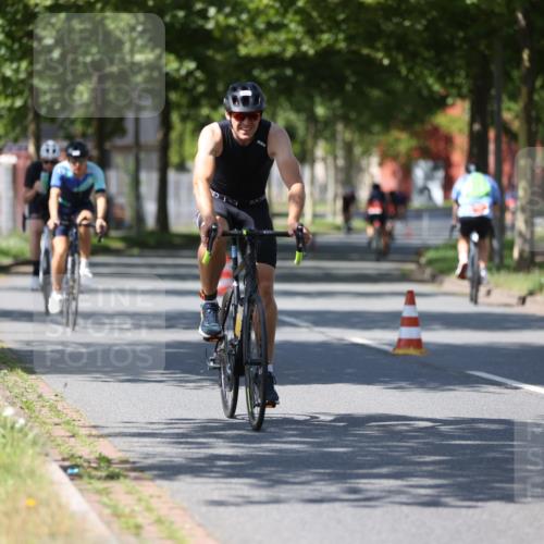10.08.2025 - GEWOBA Citytriathlon Bremen Yannick Fuchs http://msf.ph/oto/8547508 10.08.2025 13:05:54 Radfahren 573, 616, 630, 746, 767, 793, 857, 948, 981 meine-sportfotos.de