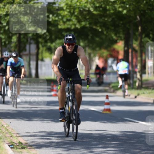 10.08.2025 - GEWOBA Citytriathlon Bremen Yannick Fuchs http://msf.ph/oto/8547510 10.08.2025 13:05:54 Radfahren 573, 616, 630, 746, 767, 793, 857, 948, 981 meine-sportfotos.de
