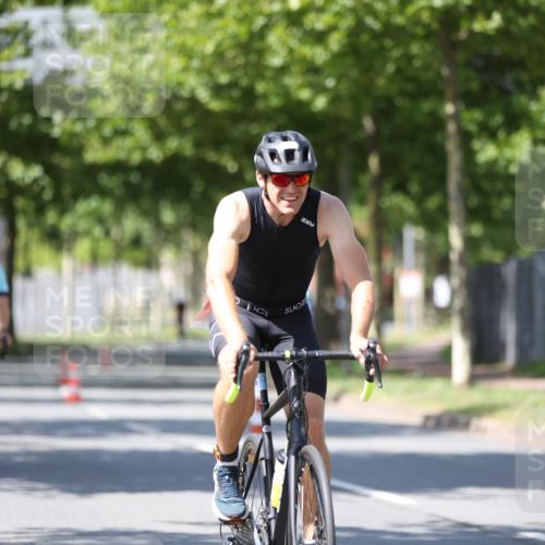10.08.2025 - GEWOBA Citytriathlon Bremen Yannick Fuchs http://msf.ph/oto/8547511 10.08.2025 13:05:54 Radfahren 573, 616, 630, 746, 767, 793, 857, 948, 981 meine-sportfotos.de