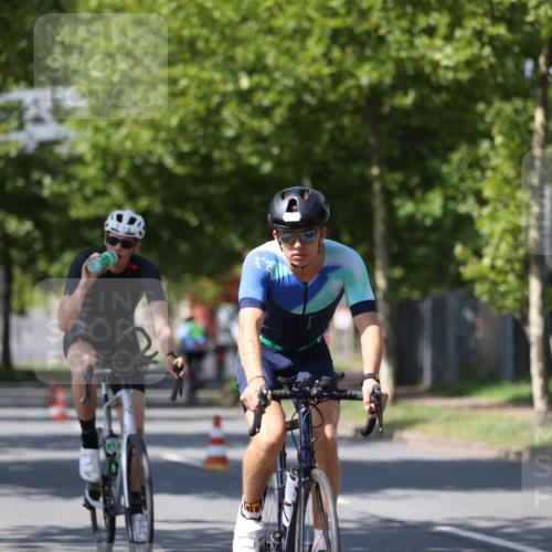 10.08.2025 - GEWOBA Citytriathlon Bremen Yannick Fuchs http://msf.ph/oto/8547522 10.08.2025 13:05:56 Radfahren 573, 616, 630, 767, 793, 857, 918, 948, 981 meine-sportfotos.de