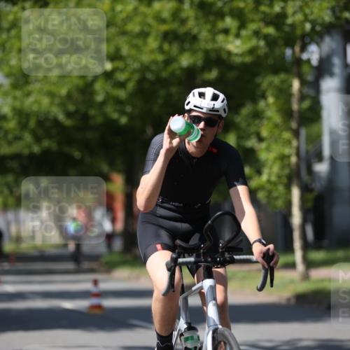 10.08.2025 - GEWOBA Citytriathlon Bremen Yannick Fuchs http://msf.ph/oto/8547523 10.08.2025 13:05:57 Radfahren 573, 616, 630, 767, 793, 857, 918, 948, 962, 981 meine-sportfotos.de
